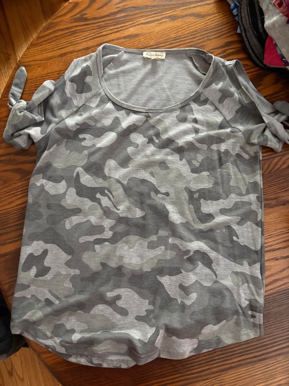 Jane and Delancey Gray Camo Short Sleeve Tee